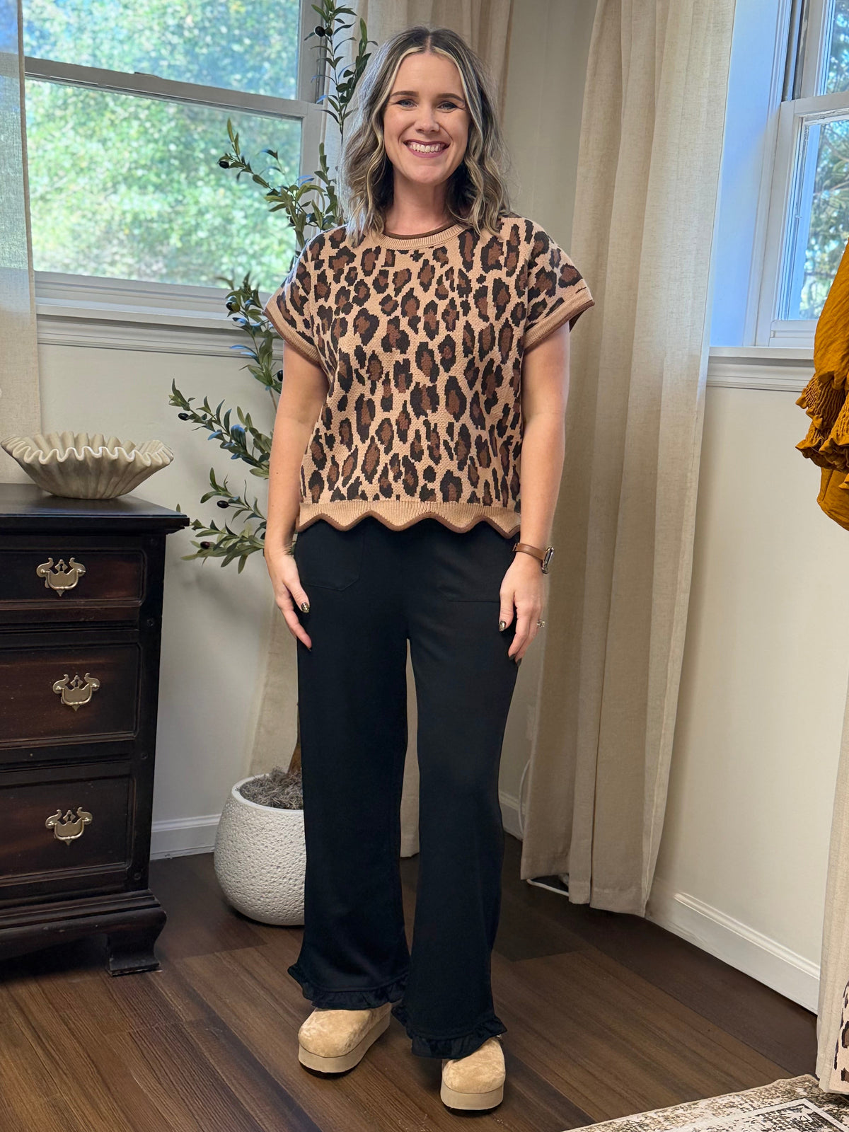 Ruffle Stretch Pants: Black